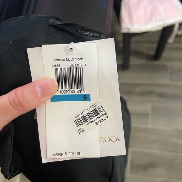 Dress - Picture 3 of 3